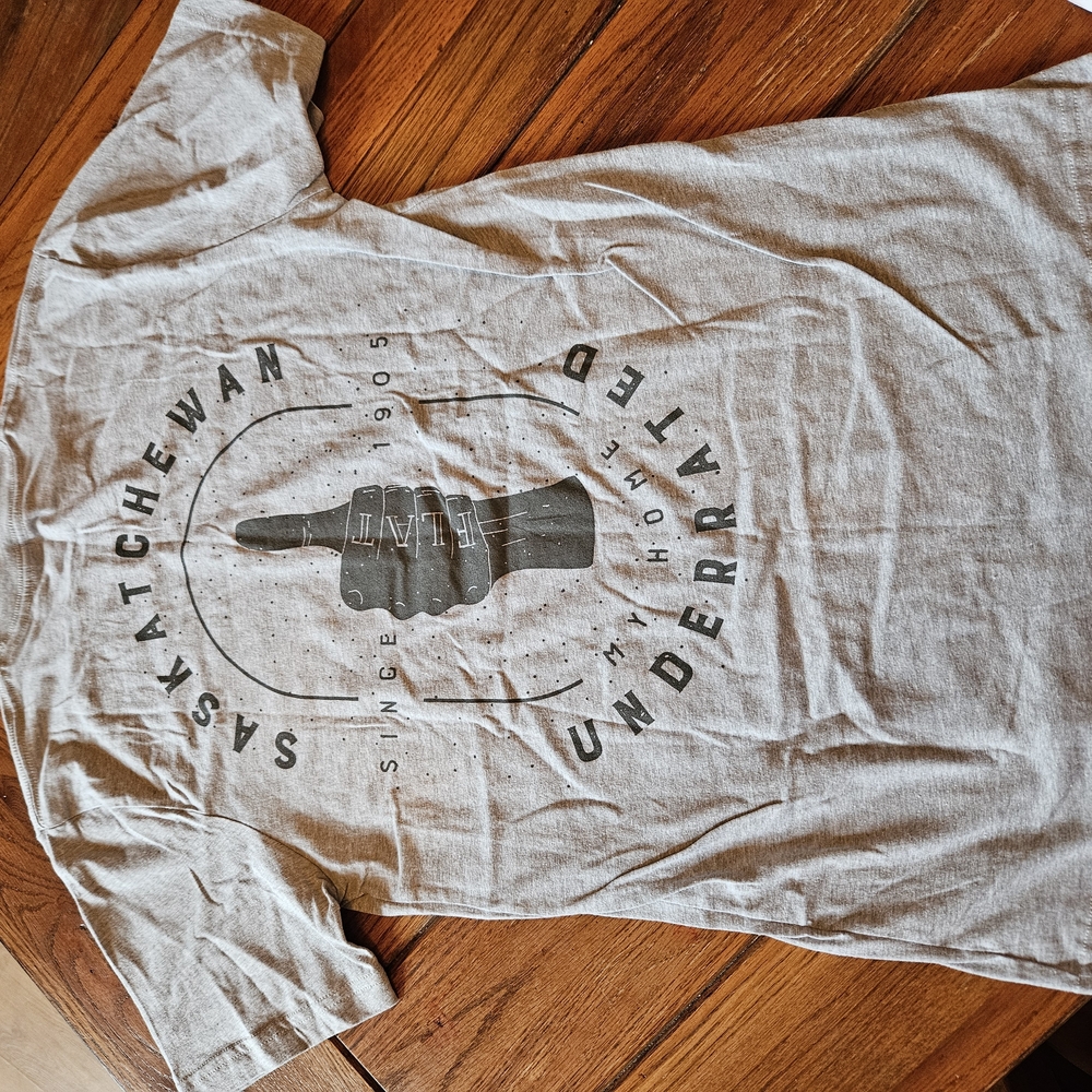 NWT Saskatchewan Prairie Underrated T-Shirt